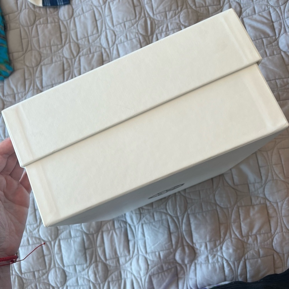 Alexander McQueen White Box - Picture 5 of 15